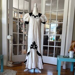 Carol Bennett Hawaii Black and White Muumuu Dress